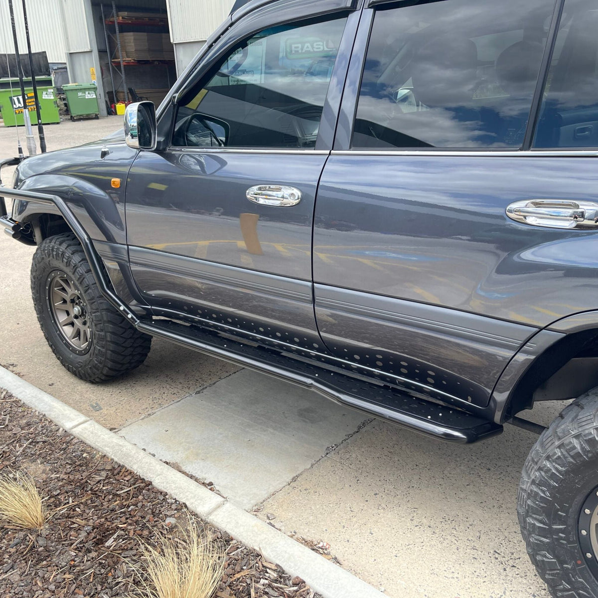 105 Series Toyota LandCruiser Revolution Rock Sliders & Rails - Custom Infills / 1999