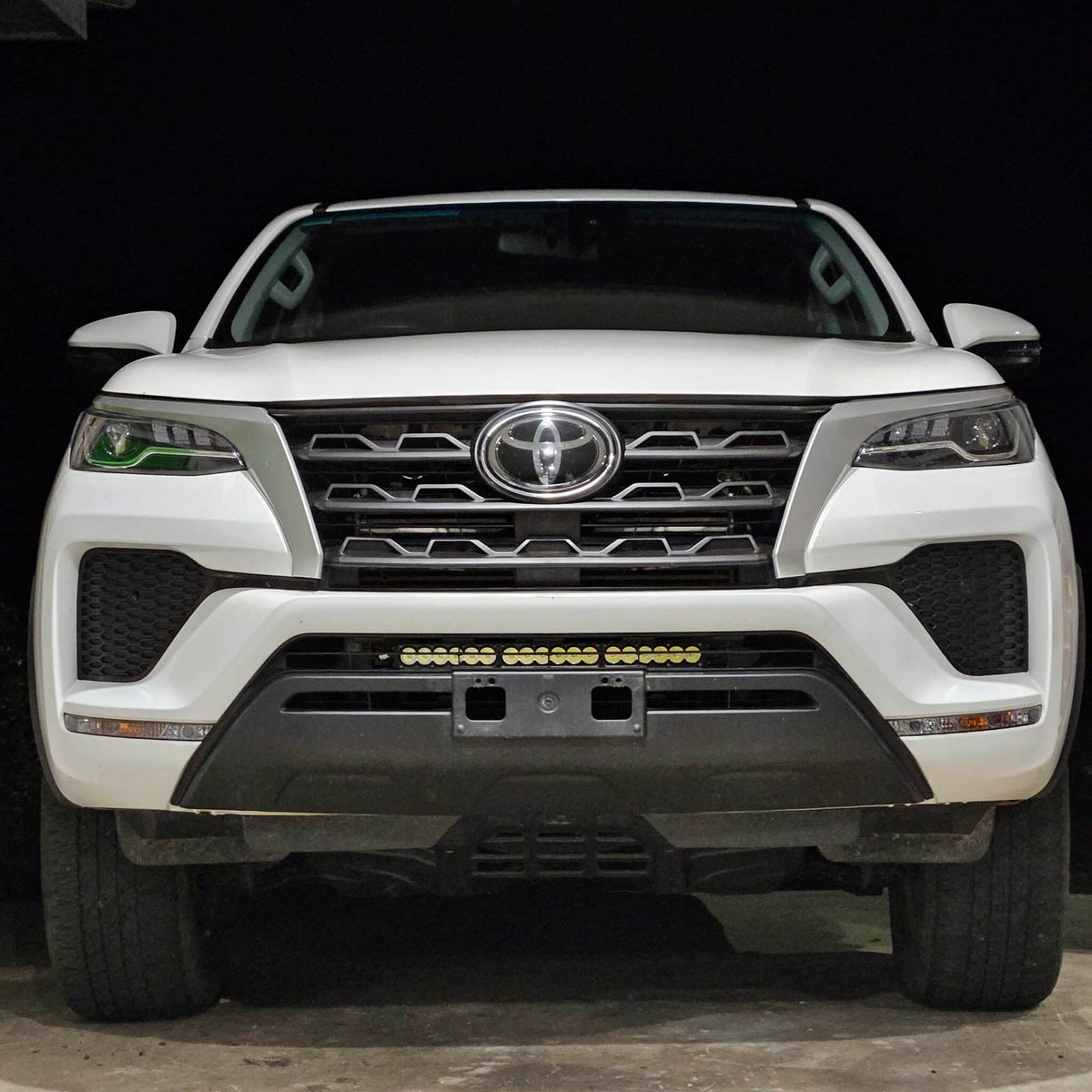 Toyota Fortuner 2018-on Behind Grille Light bar kit