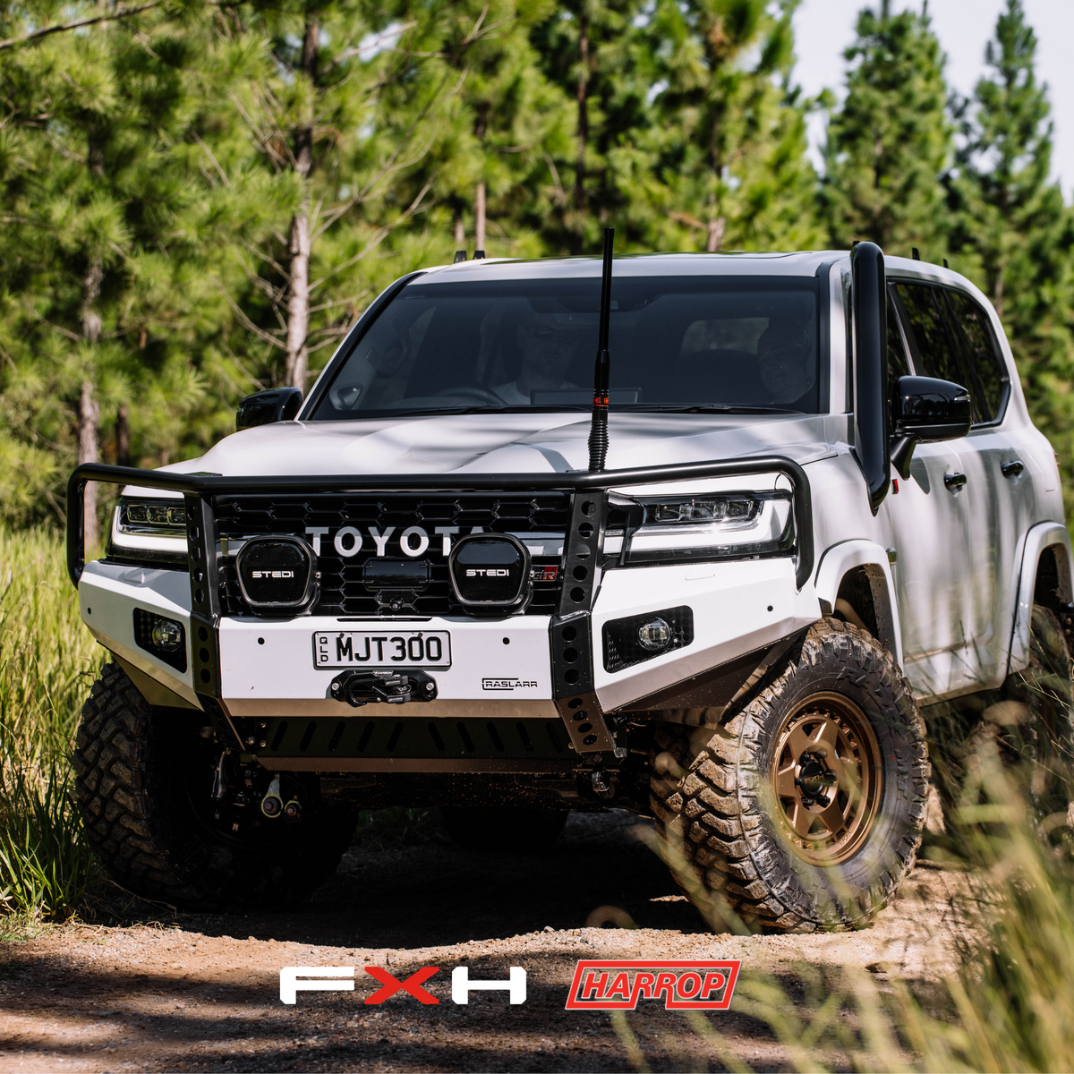 300 Series Toyota LandCruiser Hooped (Dallas) Bull Bar - GXL / Light Bar: No
