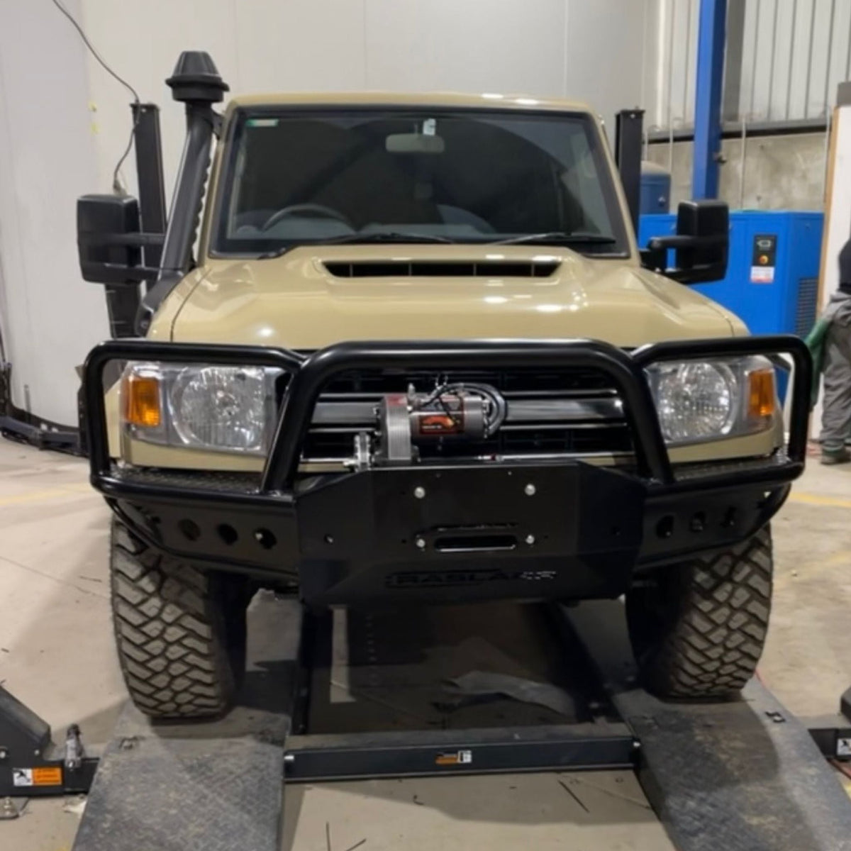 78 Series Troopcarrier Toyota LandCruiser Azza Bull Bar - High Mount Winch / Normal