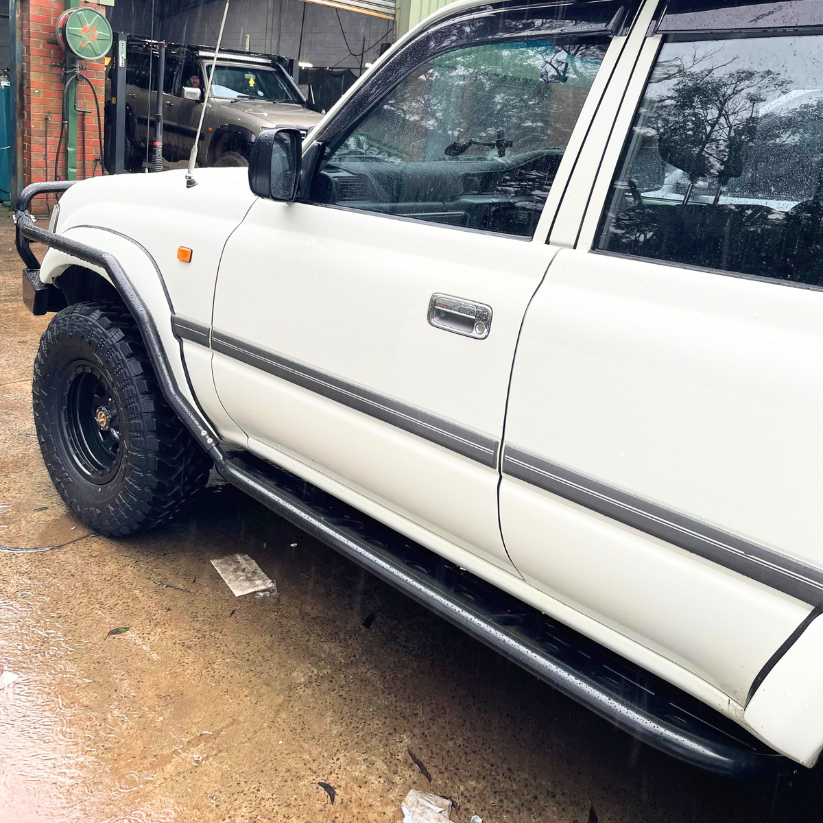 80 Series Toyota LandCruiser Traditional Rock Sliders & Rails - 1991 / Dimple Die Infills