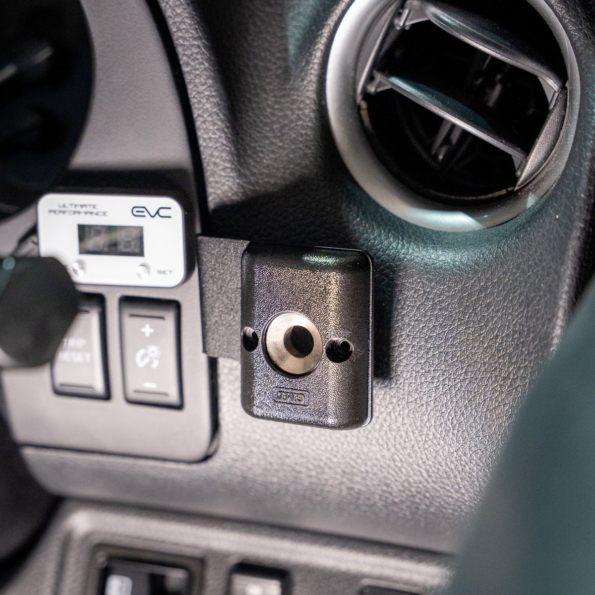 UHF Handpiece Mount | Nissan Navara NP300