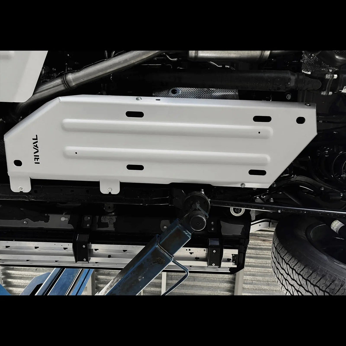 Aluminum Fuel Tank Bash Plate - TOYOTA LAND CRUISER 250; V-2.8D, AT, 4WD; 2024-PRESENT