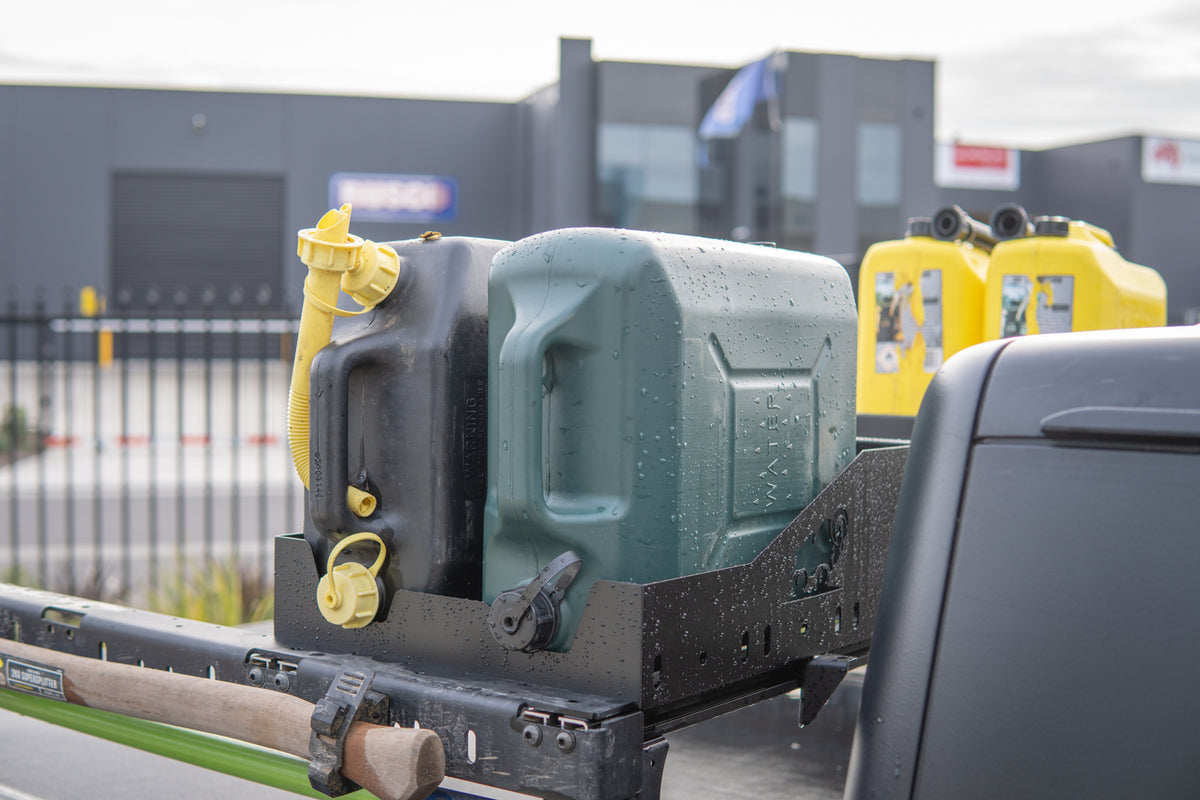Offroad Animal - Dual Jerry Can Holder - Horizontal sit