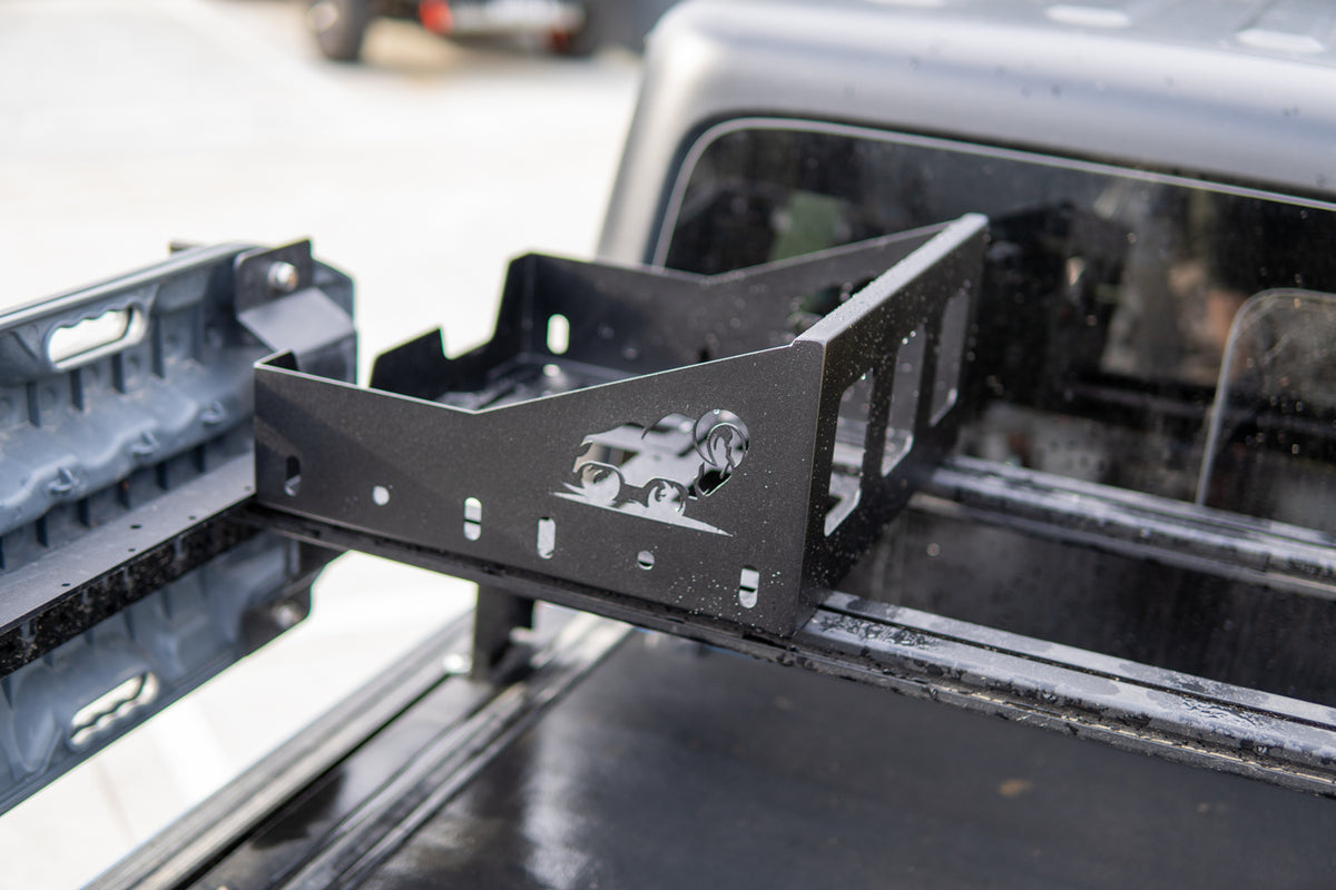 Offroad Animal - Dual Jerry Can Holder - Upright sit