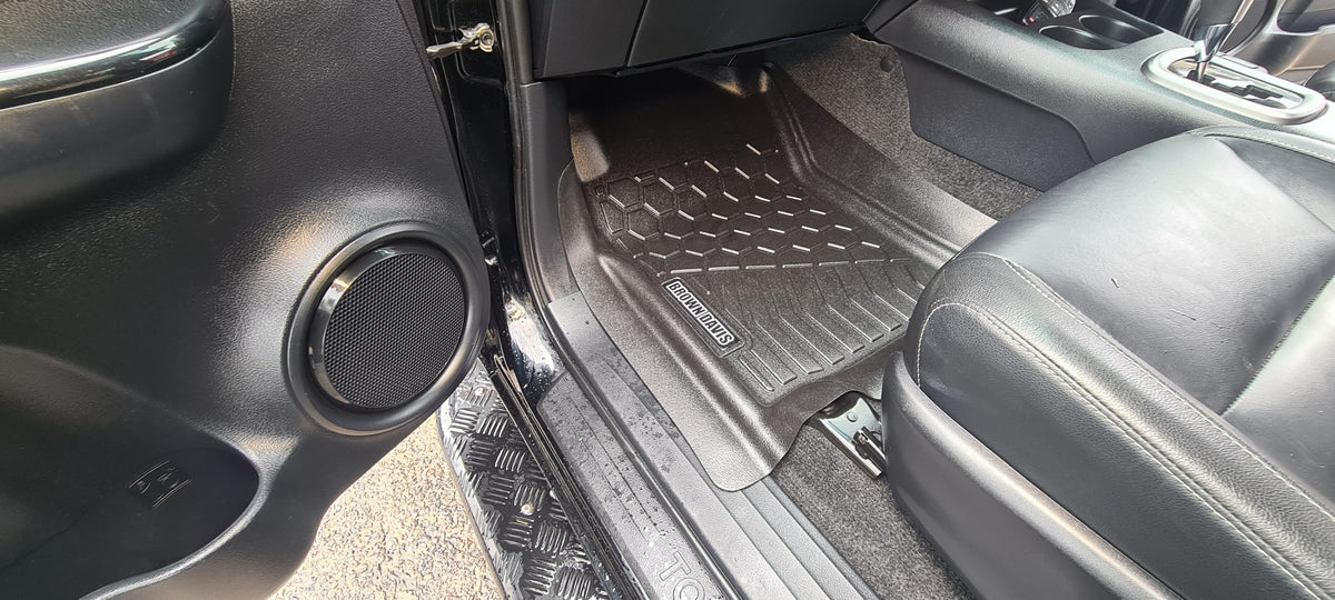 Brown Davis - Toyota Hilux (2015 Onwards) - 4WD Floor Mats - Full Set - Dual Cab - 48V AUTOMATIC MODELS ONLY