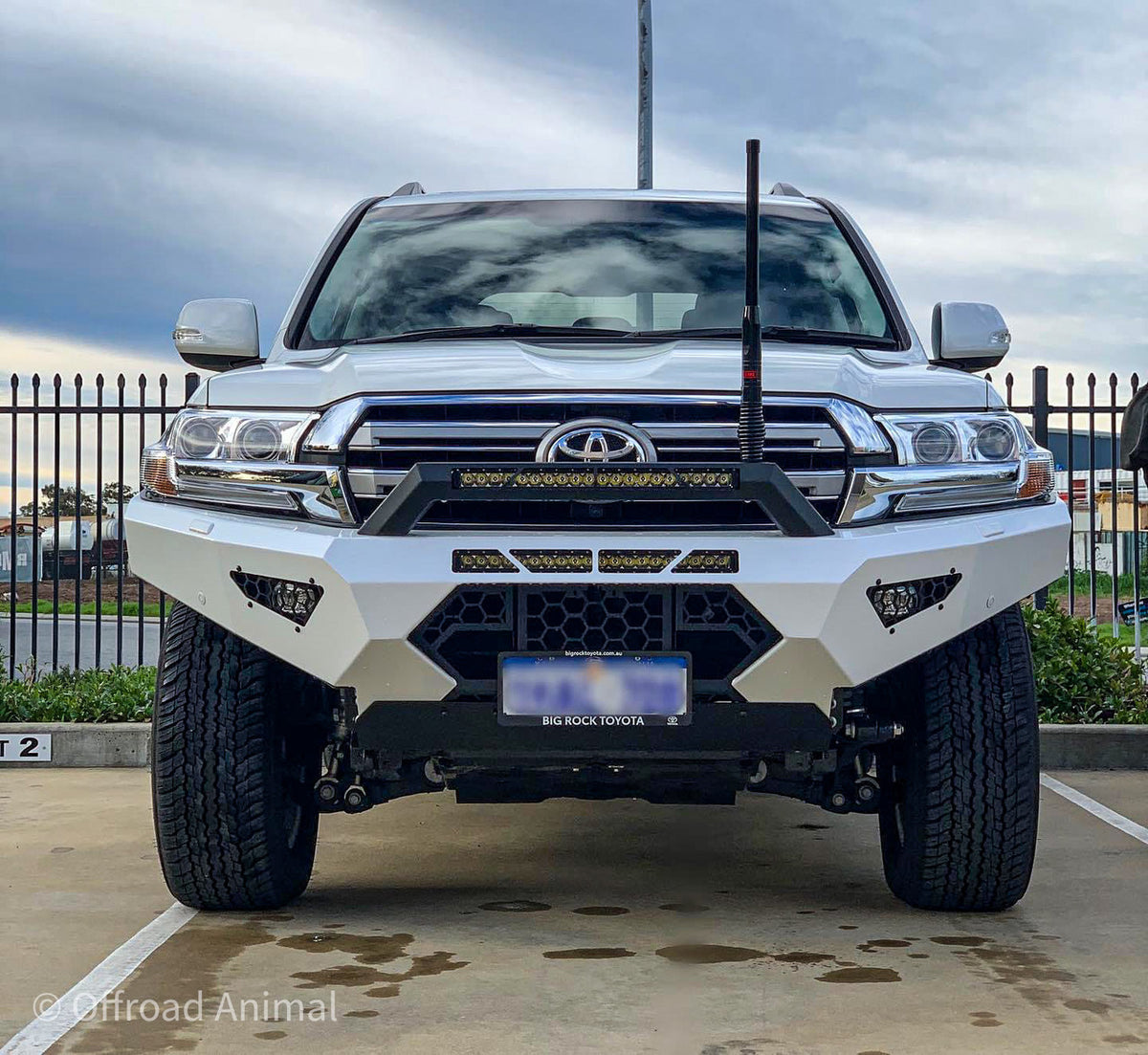 Offroad Animal - Predator Bull bar, To suit Toyota Land Cruiser 200 Series, 2015-2021