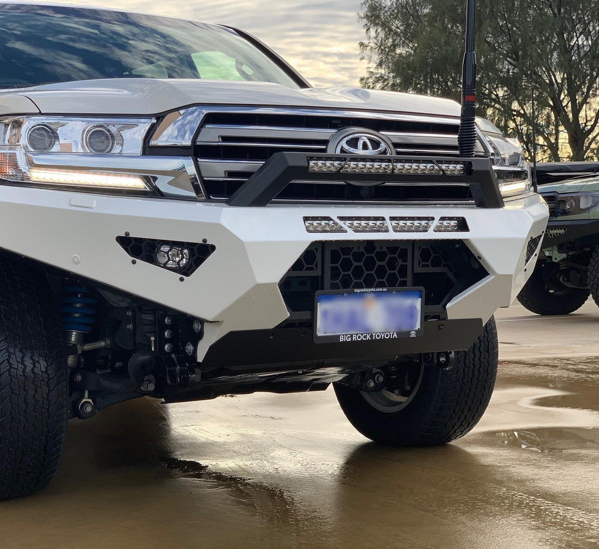 Offroad Animal - Predator Bull bar, To suit Toyota Land Cruiser 200 Series, 2015-2021