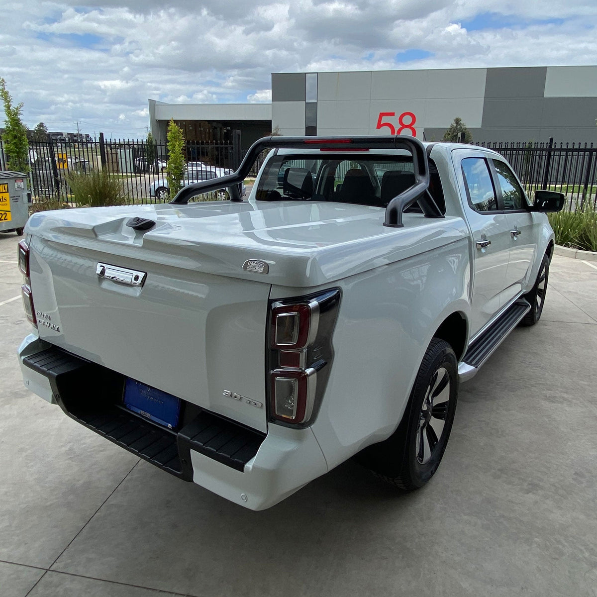Maxliner 2020-2024 Isuzu D-MAX MaxCover Hard Lid
