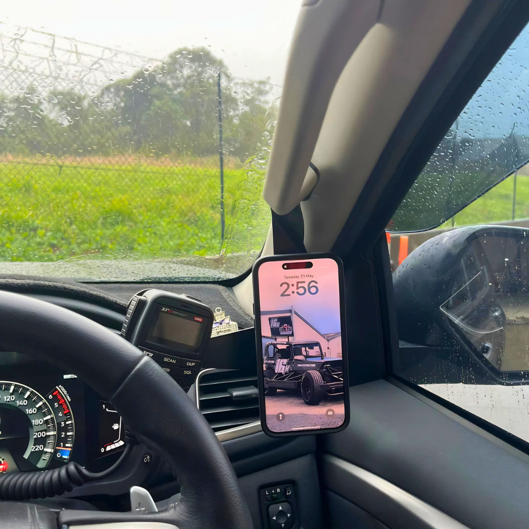 Mitsubishi Triton MR Phone and UHF Mount