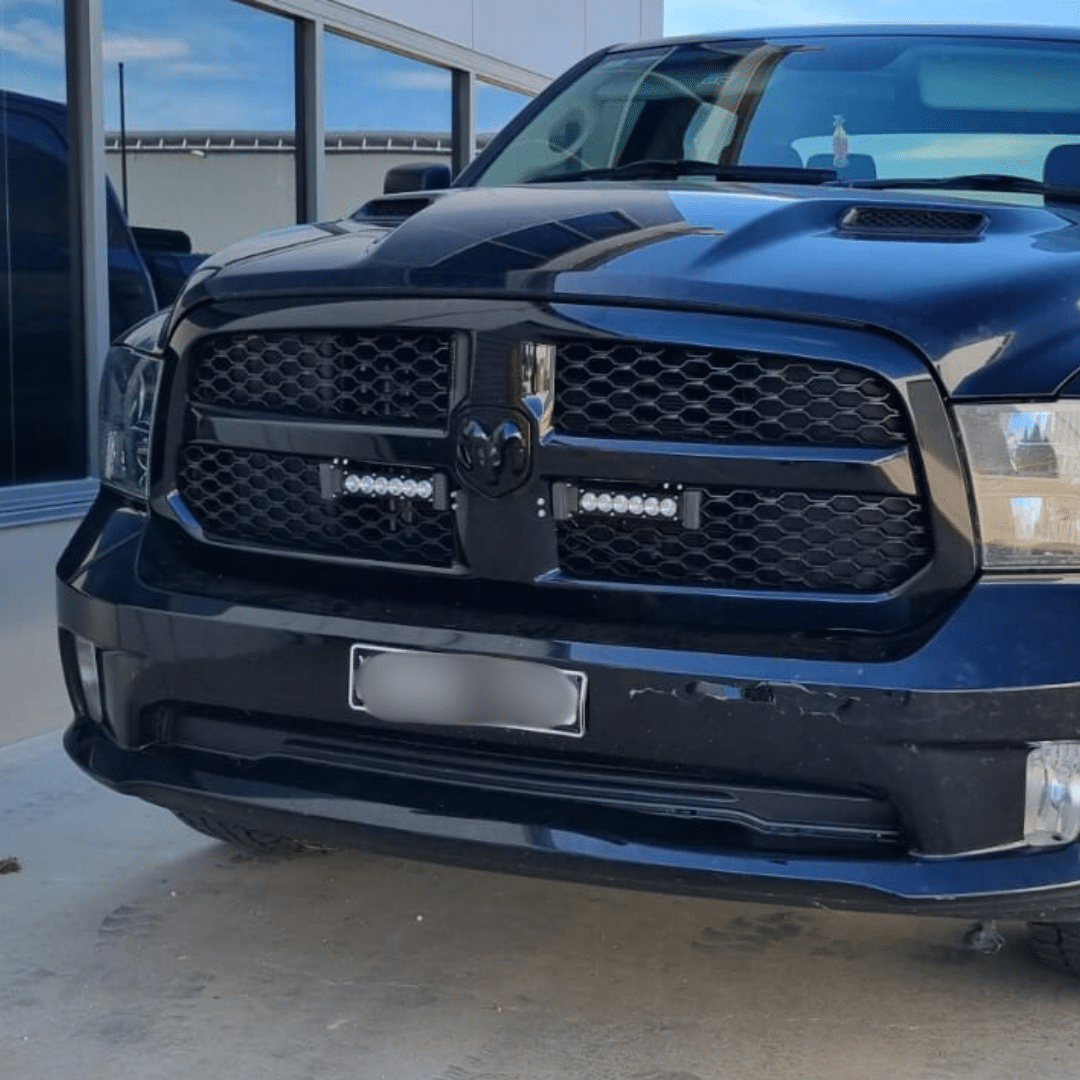 Ram 1500 DS Express 2018 - 2023 in Grille Integration Light Bar Kit