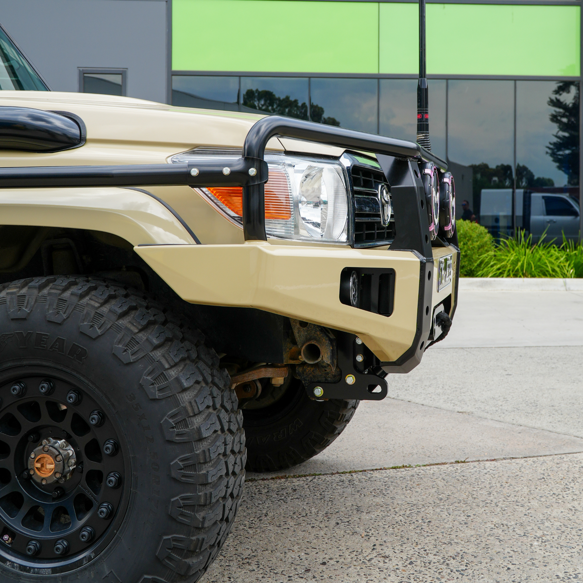 76 Series, 78 Series, 79 Series Toyota LandCruiser Dallas Bull Bar - 76 Series (07-2023)