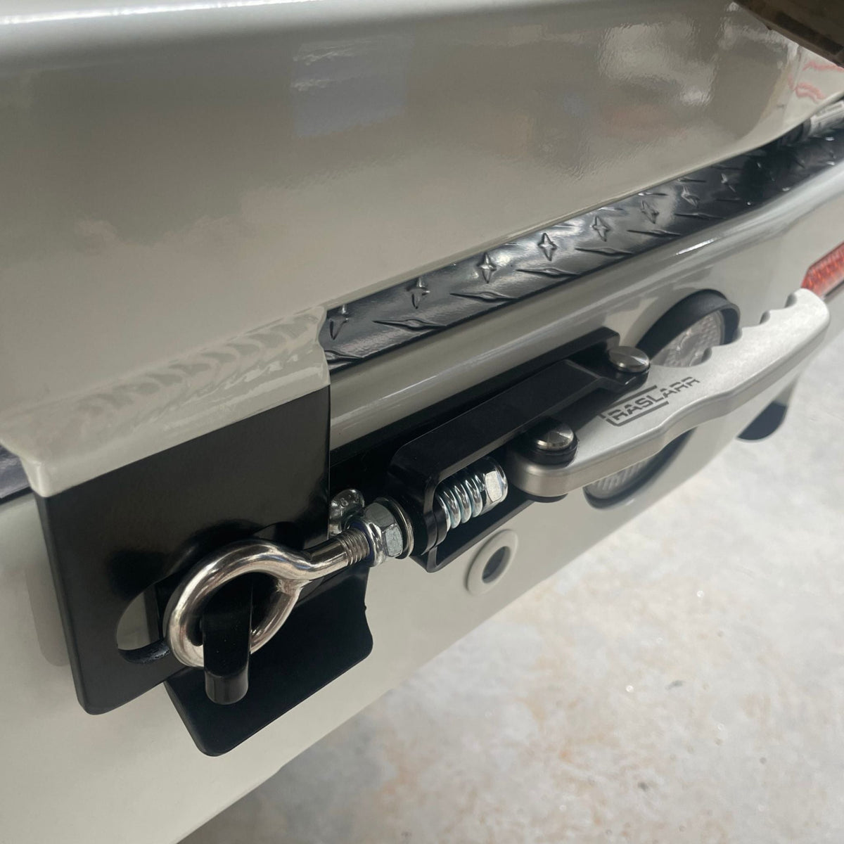 Rear Bar Latch [Spare Part] - Right Only