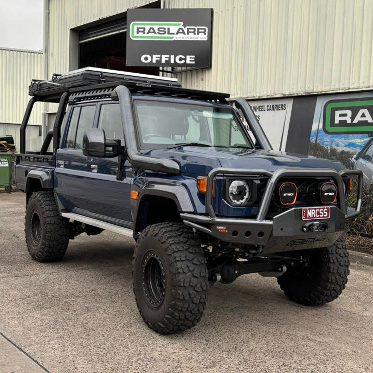 70 Series Facelift Toyota LandCruiser Azza Bull Bar [76, 78, 79 Series Facelift] - 76 Series / High Mount Winch