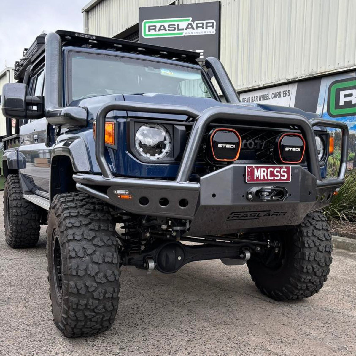 70 Series Facelift Toyota LandCruiser Azza Bull Bar [76, 78, 79 Series Facelift] - 78 Series / Red Winch