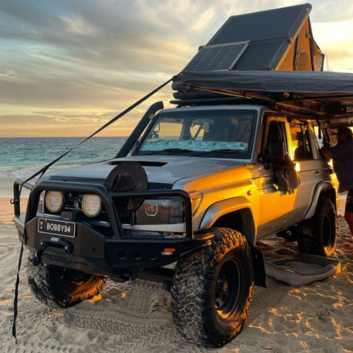 76 Series Toyota LandCruiser Azza Bull Bar - Red Winch